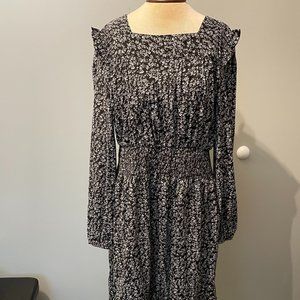 NEW Alice Co classic floral dress with bloused sleeves